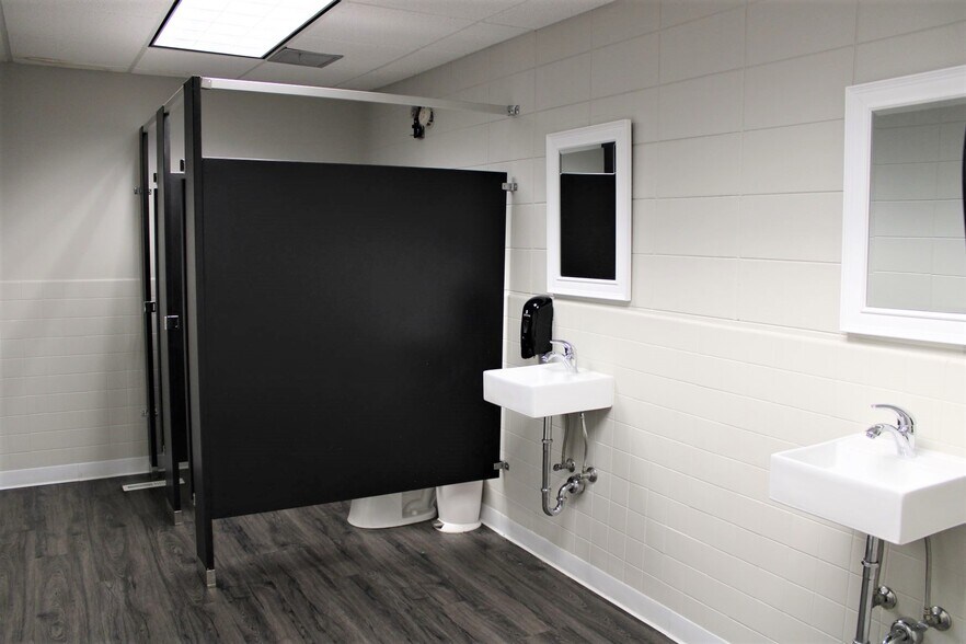 More Photos Of 2738 Winnetka Ave N, New Hope Medical For Lease