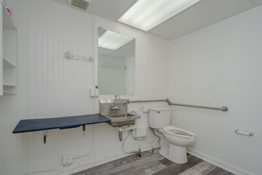 More Photos Of 1823-1841 Wade Hampton Blvd, Greenville Unknown For Lease