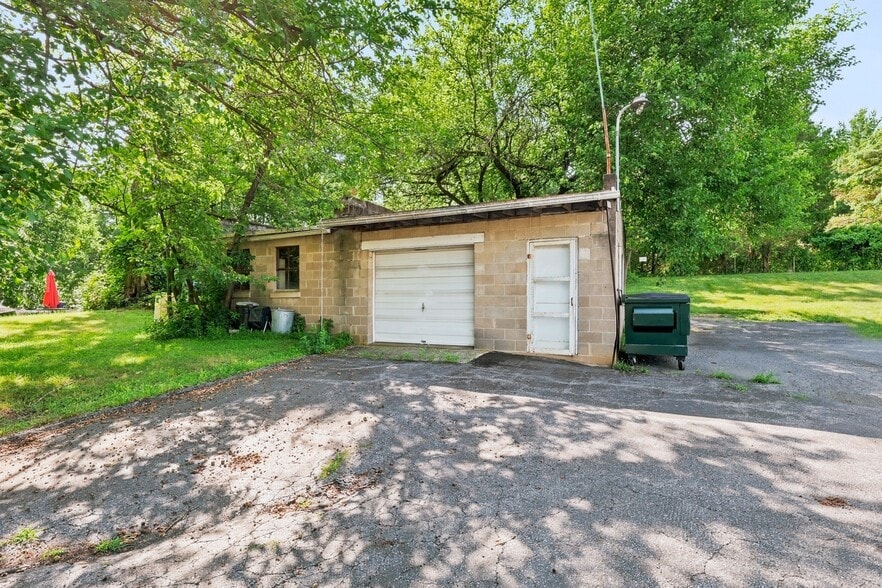 More Photos Of 5194 Hamilton Blvd, Allentown Freestanding For Sale