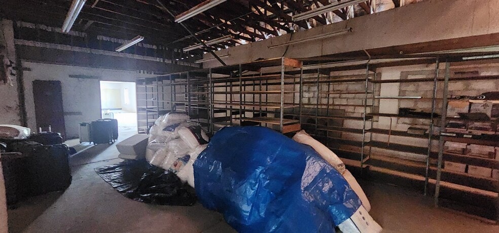 More Photos Of 284 S Center St, Pierson Auto Repair For Lease