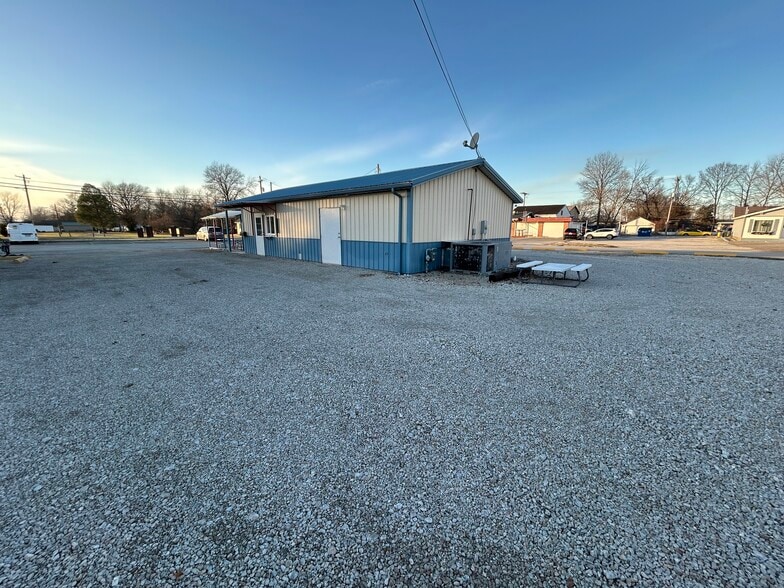 More Photos Of 1002 Cross st, Robinson Restaurant For Sale