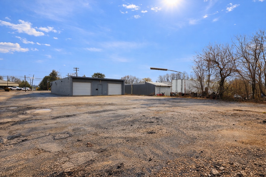 More Photos Of 921 Broad St, Wadsworth Auto Repair For Sale