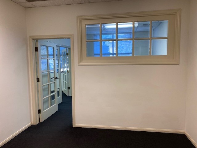 More Photos Of 2510 Main St, Santa Monica General Retail For Sale