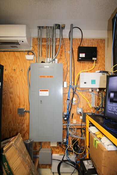 More Photos Of 5640 44th Ave S, Clinton Industrial For Sale
