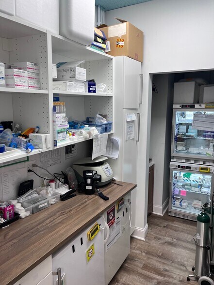 More Photos Of 1171 E Putnam Ave, Riverside Medical For Sale