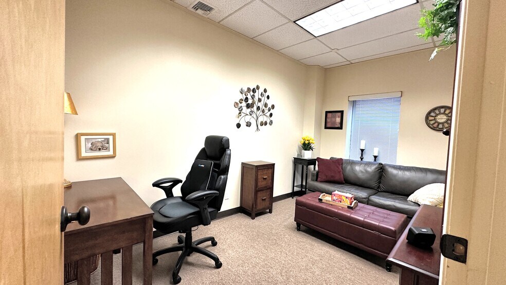 More Photos Of 1991 Smith St, Merrick Medical For Sale