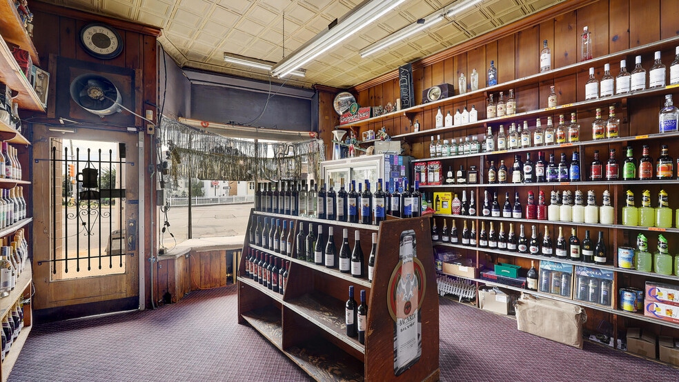 More Photos Of 45-47 Franklin St, Bloomfield Bar For Sale