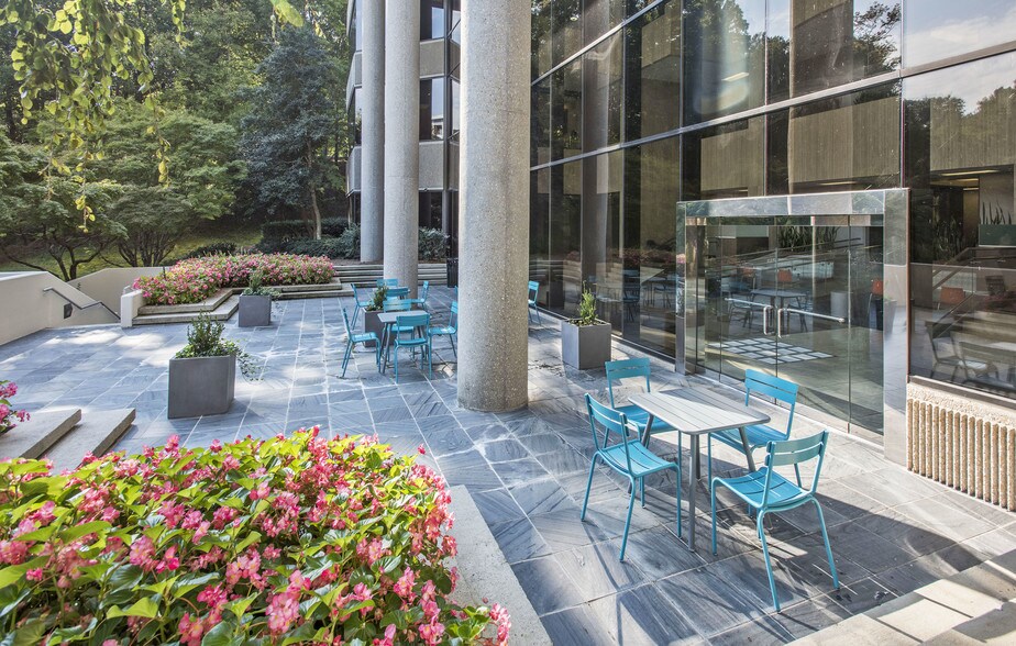 More Photos Of 500 Northridge Rd, Atlanta Office For Lease