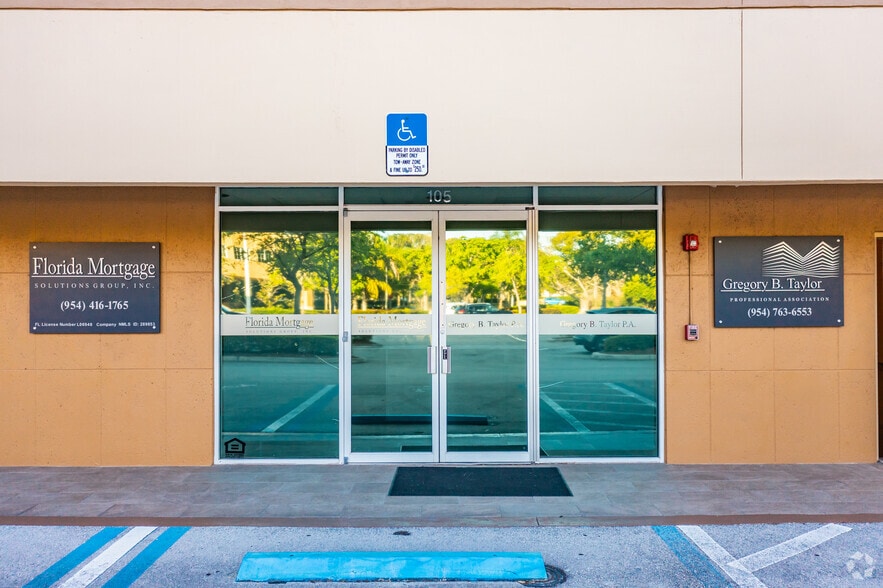 More Photos Of 1625 N Commerce Pky, Weston Medical For Lease