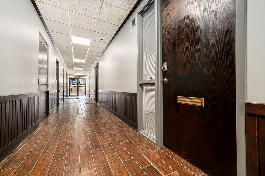 More Photos Of 5950 N Oak Tfwy, Kansas City Office For Sale