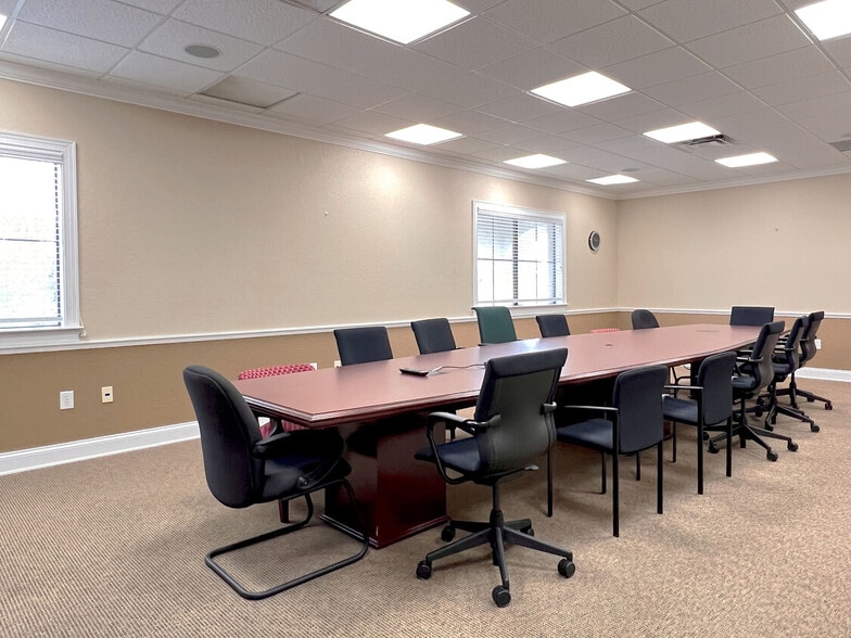 More Photos Of 308 Avenue G SW, Winter Haven Coworking Space
