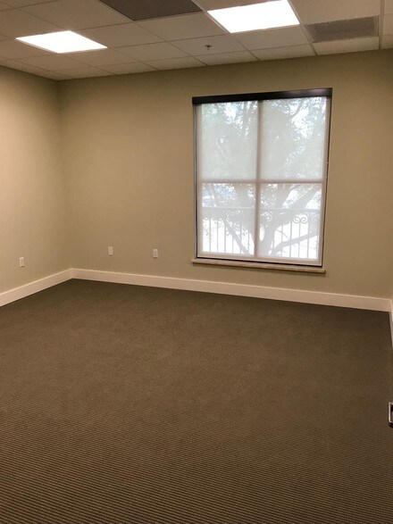 More Photos Of 862-868 102nd Ave N, Naples Office For Sale