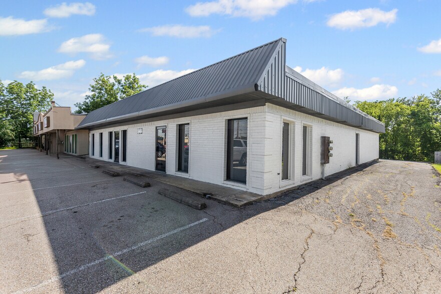 More Photos Of 5408 Wesley St, Greenville Freestanding For Sale