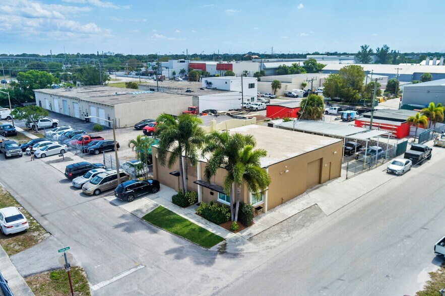 More Photos Of 1420 Forsythe Rd, West Palm Beach Auto Repair For Sale
