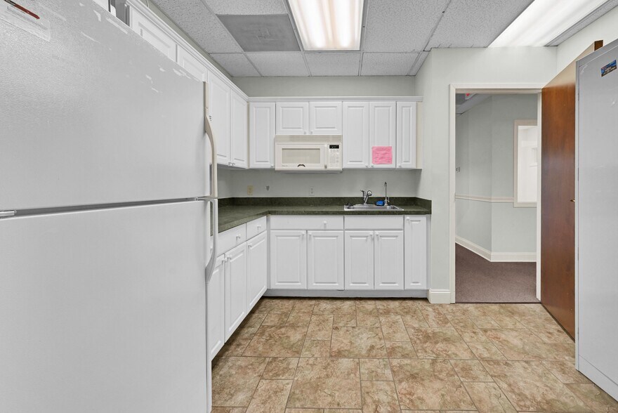 More Photos Of 90 Grove St, Ridgefield Medical For Sale