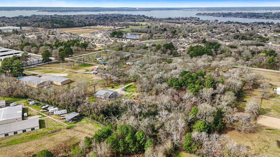 More Photos Of 12726 Moon Rd, Willis Loft Creative Space For Sale