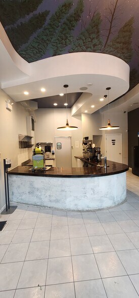 More Photos Of 1745 W Division St, Chicago Storefront For Lease