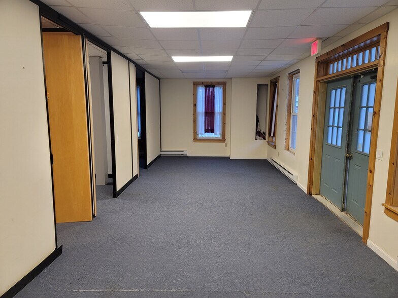 More Photos Of 191 City Depot Rd, Charlton Office For Lease
