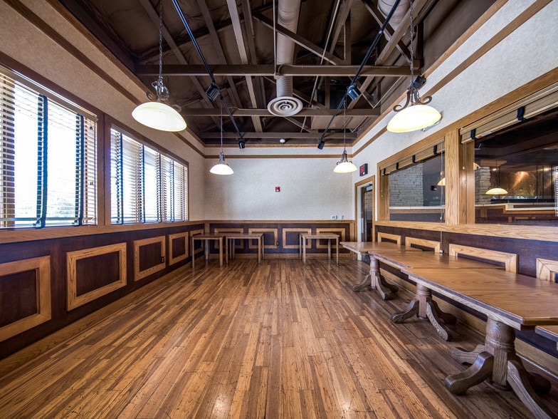 More Photos Of 341 Rockwood Rd, Arden Restaurant For Lease