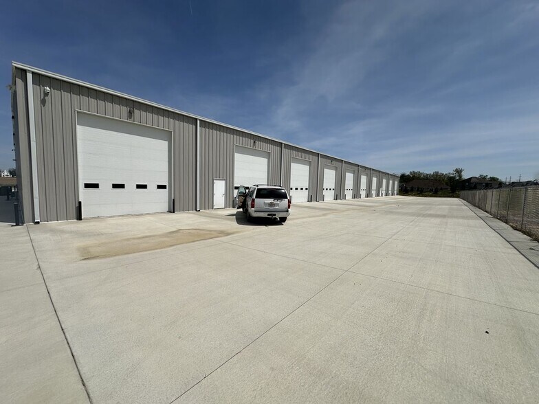 More Photos Of 16001 Boyle Lane, Evansville Warehouse For Lease