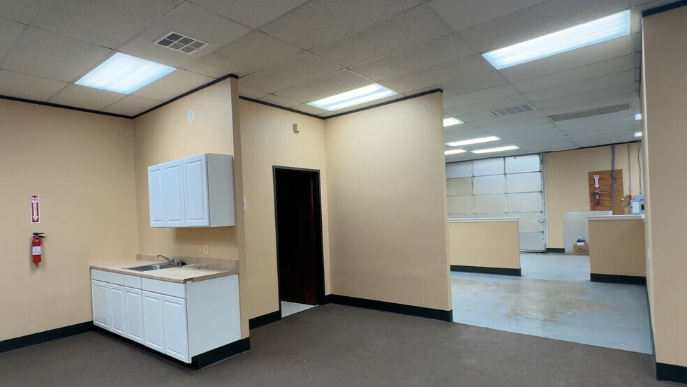 More Photos Of 10900 Brittmoore Park Dr, Houston Research And Development For Lease