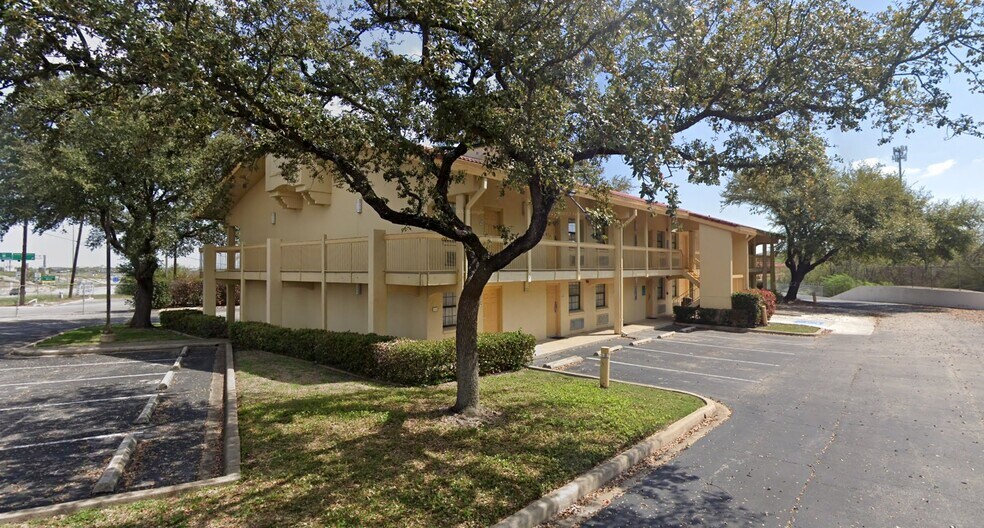 More Photos Of 6511 W Military Dr, San Antonio Hotel For Sale
