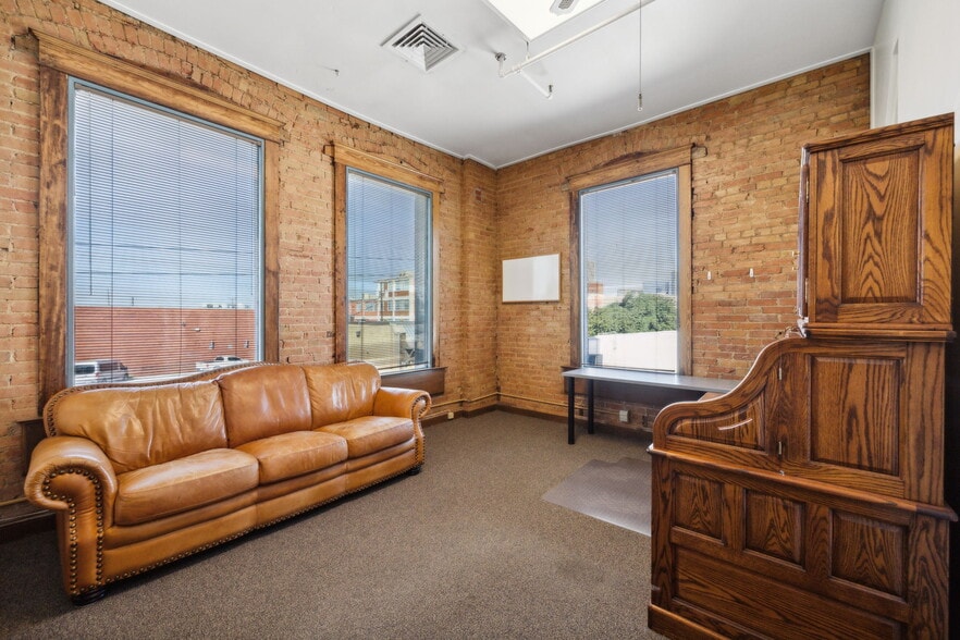 More Photos Of 211-215 S Jennings Ave, Fort Worth Loft Creative Space For Lease