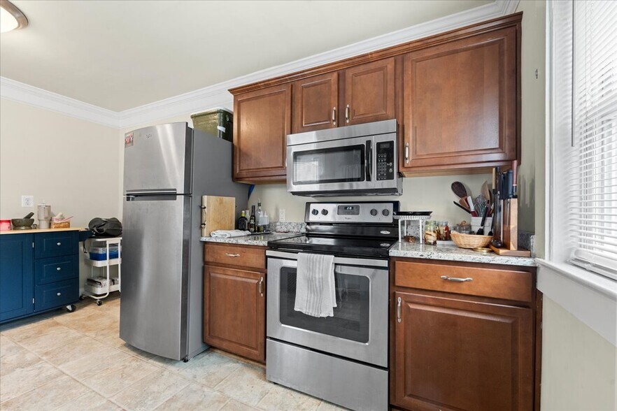 More Photos Of 1911 Dixon St, Fredericksburg Freestanding For Sale
