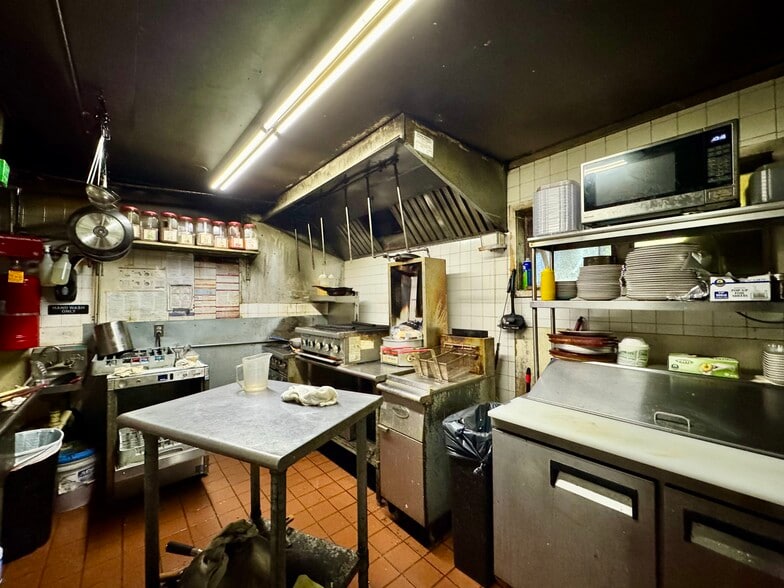 More Photos Of 749 Mount Sinai Coram Rd, Mount Sinai General Retail For Sale