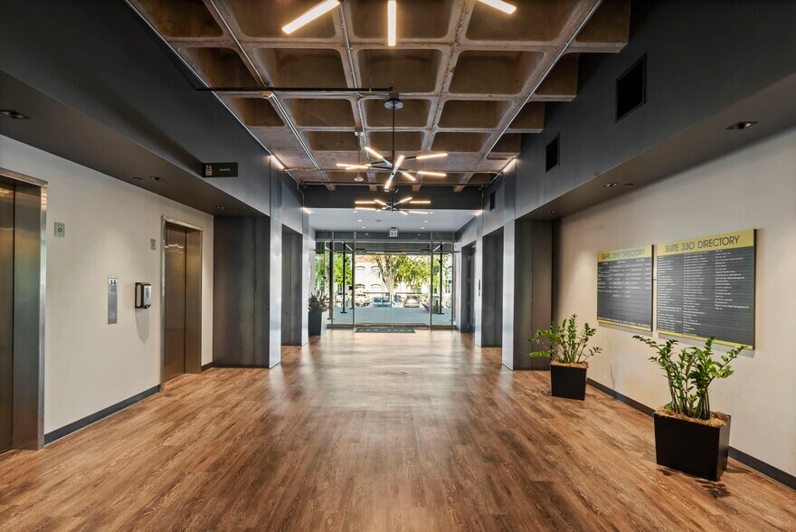 More Photos Of 2625 Townsgate Rd, Westlake Village Office For Lease