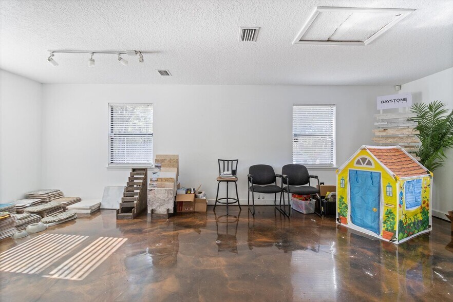 More Photos Of 7630 W Dunnellon Rd, Dunnellon Office For Sale