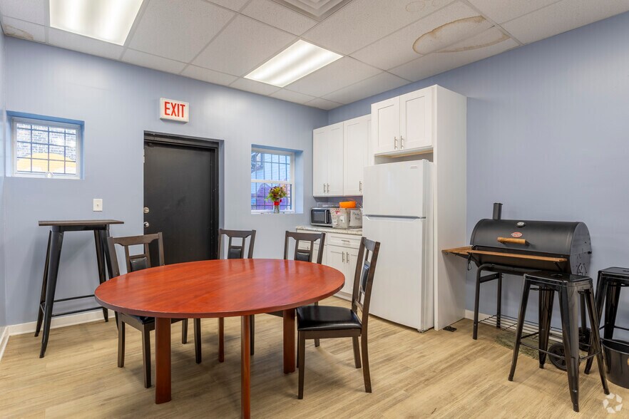 More Photos Of 4952 W Madison St, Chicago Apartments For Sale