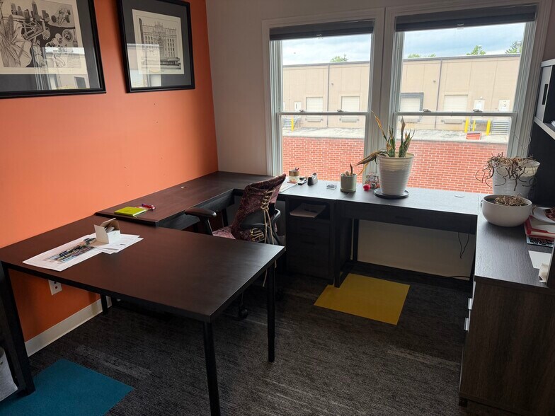 More Photos Of 9955 Crosspoint Blvd, Fishers Office For Sale