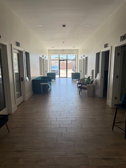 More Photos Of 751 W Willow Ave, Duncan Specialty For Lease