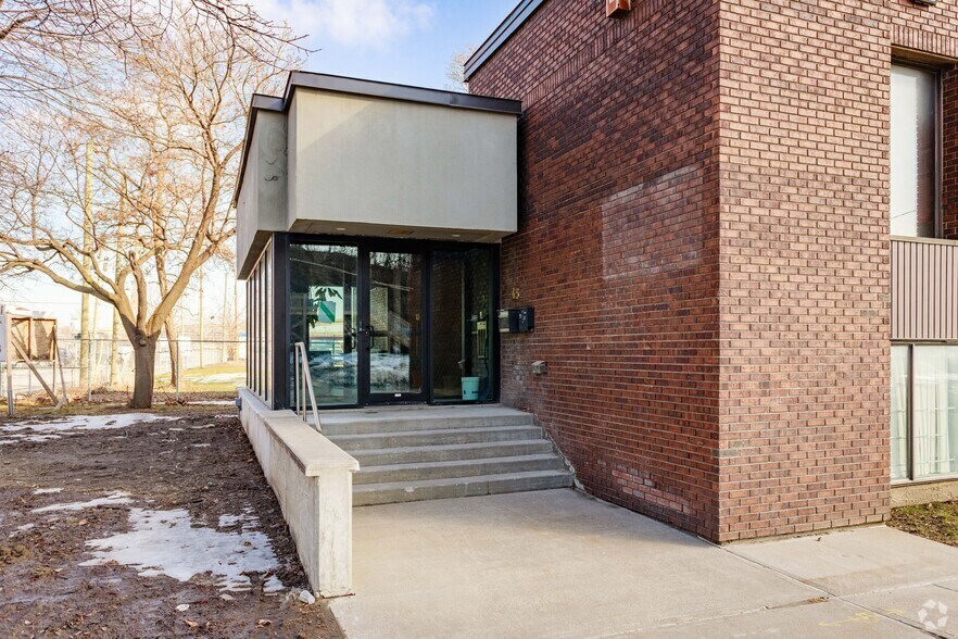 More Photos Of 45 Boul Saint-Joseph, Lachine Manufacturing For Lease