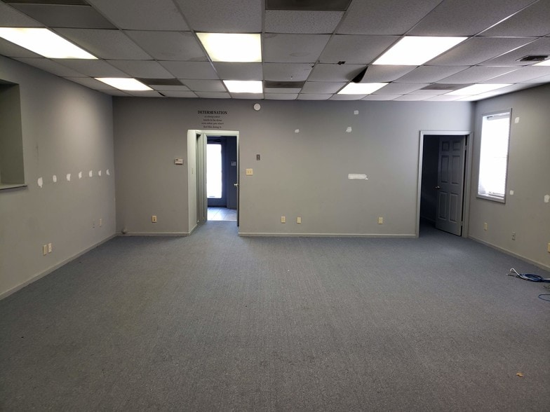 More Photos Of 301-321 Pinedge Dr, Berlin Unknown For Lease