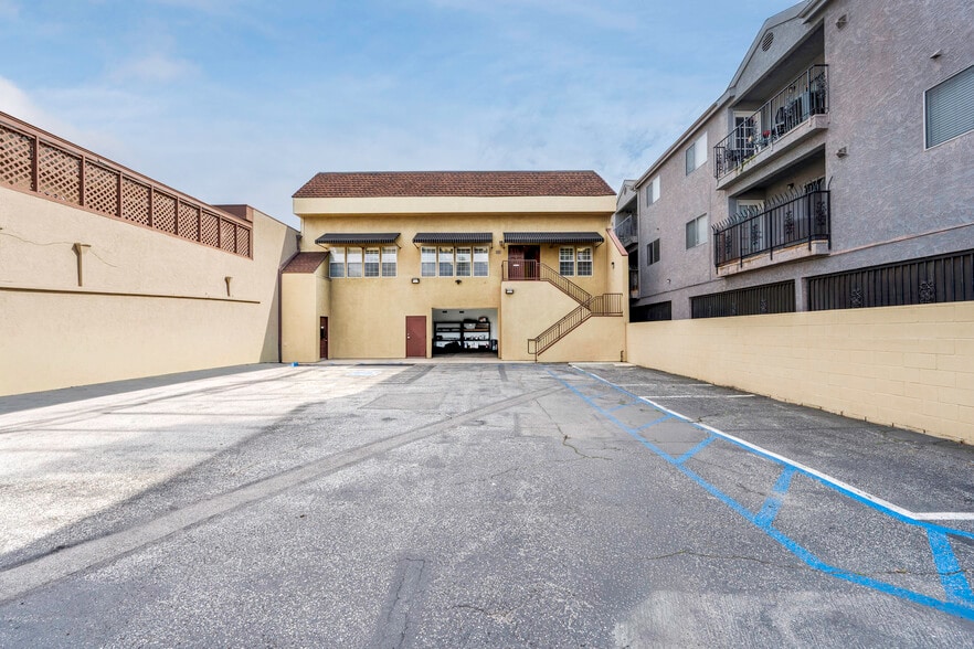 Primary Photo Of 1082 Redondo Ave, Long Beach Office For Sale