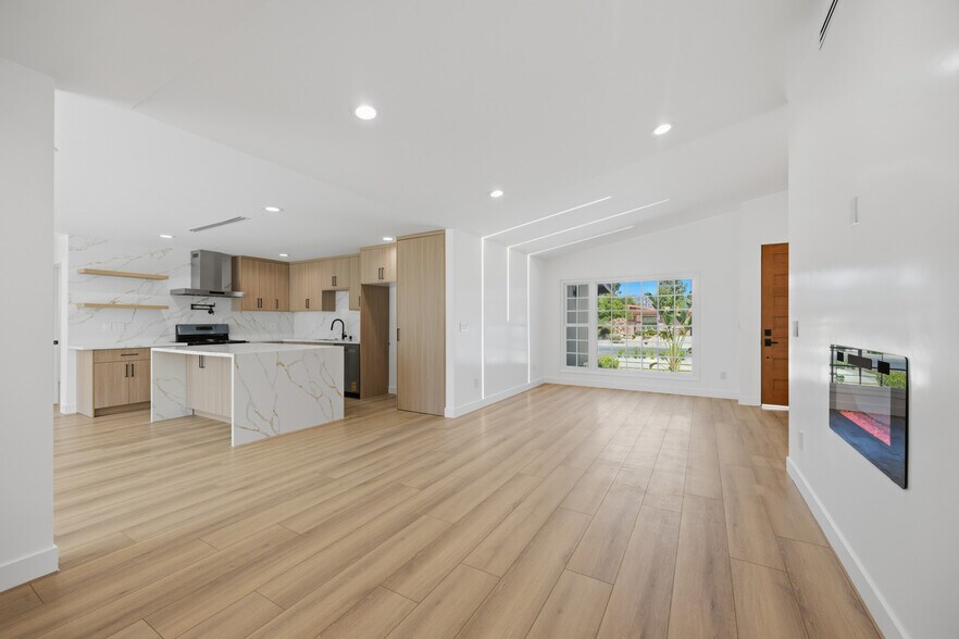 More Photos Of 22928 Leadwell St, West Hills Apartments For Sale