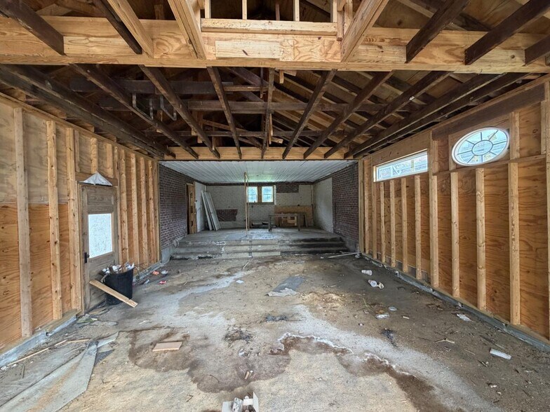 More Photos Of 114 Dogwood Ave, Middleton Auto Repair For Sale