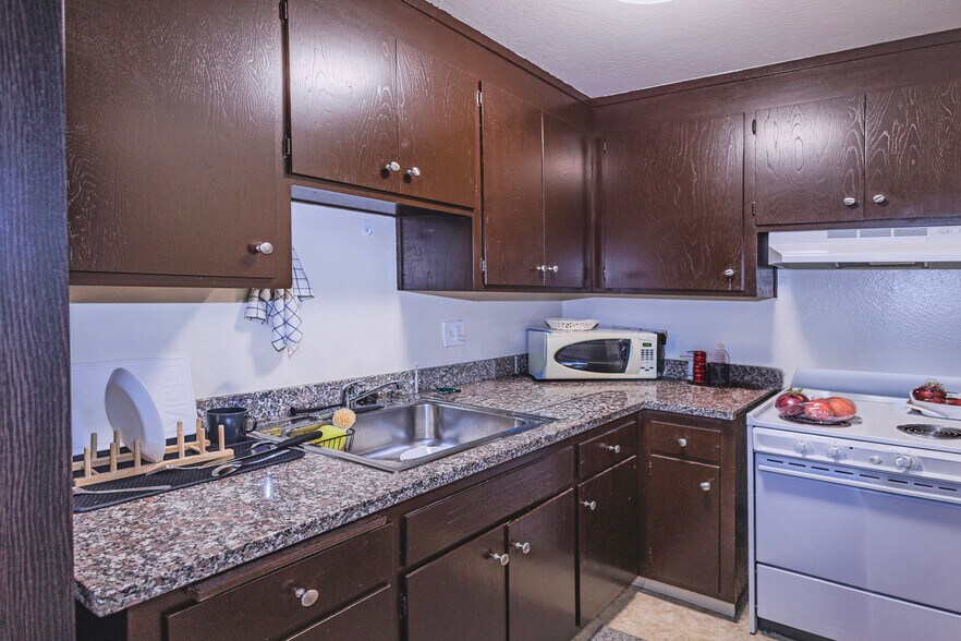 More Photos Of 106 N Bayshore Blvd, San Mateo Apartments For Sale