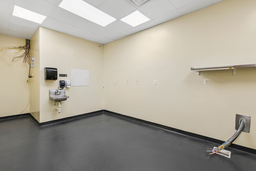 More Photos Of 102 N Rogers St, Aberdeen Restaurant For Sale