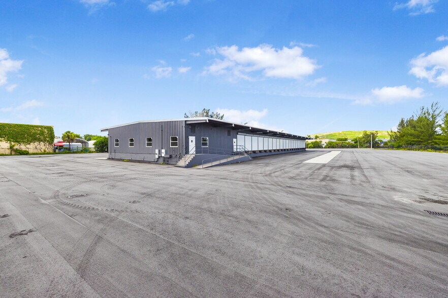 More Photos Of 10410 NW South River Dr, Medley Truck Terminal For Lease