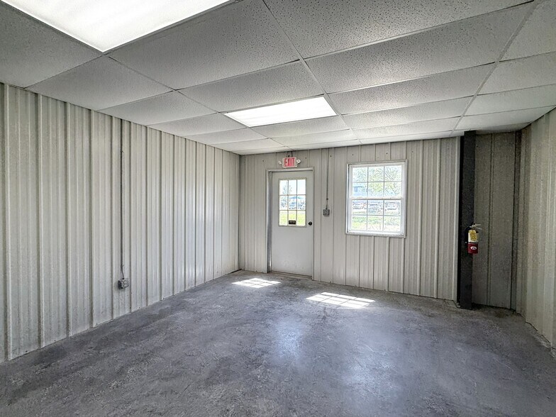 More Photos Of 875 Enterprise Ave, Galesburg Industrial For Sale