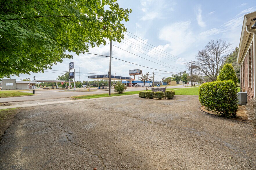 More Photos Of 40 W Main St, Savannah Office For Sale