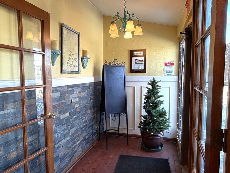 More Photos Of 1015-1019 W Colorado Ave, Colorado Springs Restaurant For Sale