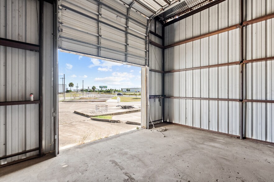 More Photos Of 8602 Broadway St, Galveston Warehouse For Sale