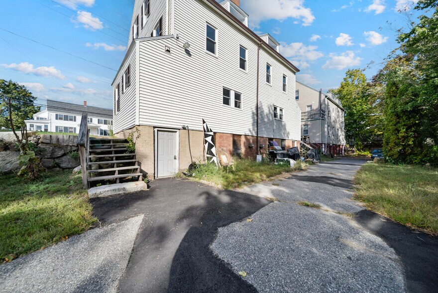More Photos Of 210 Main St, Somersworth Apartments For Sale