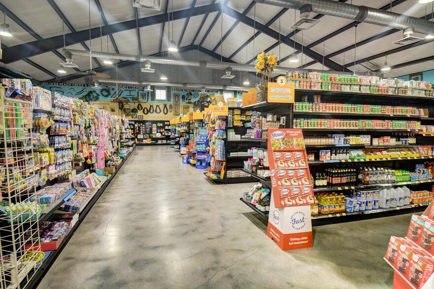 More Photos Of 2989 S Highway 304, Rosanky Warehouse For Lease