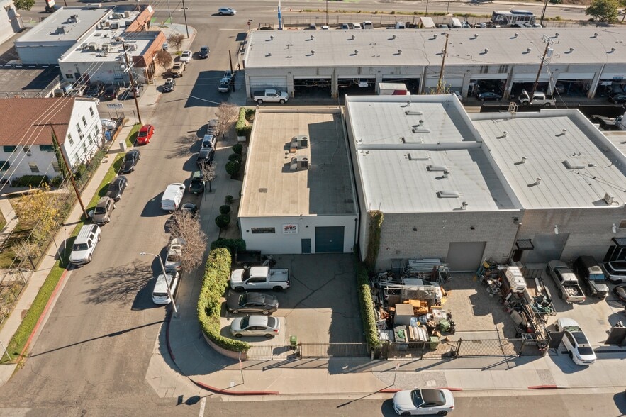More Photos Of 18522 Gresham St, Northridge Warehouse For Sale