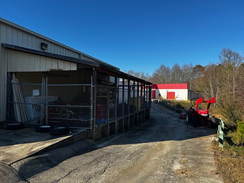 More Photos Of 5695 Hwy 400, Cumming Freestanding For Sale